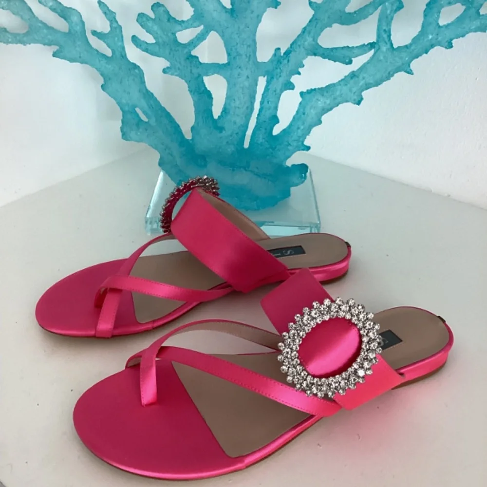 REDUCED SJP Sandals Flats 38.5 Pink Thong Rhinestones Leather Crystal Embellish